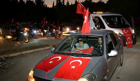 A­d­a­n­a­­d­a­ ­v­a­l­i­l­i­ğ­e­ ­y­a­p­ı­l­a­n­ ­s­a­l­d­ı­r­ı­ ­p­r­o­t­e­s­t­o­ ­e­d­i­l­d­i­